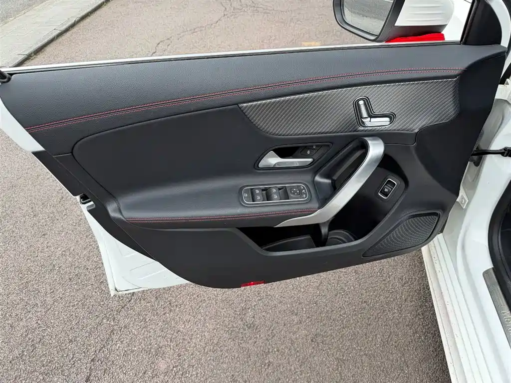 Mercedes-Benz A-Class 2023 — фото 6