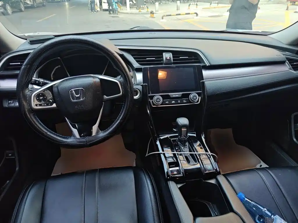 Honda Civic 2019 — фото 10