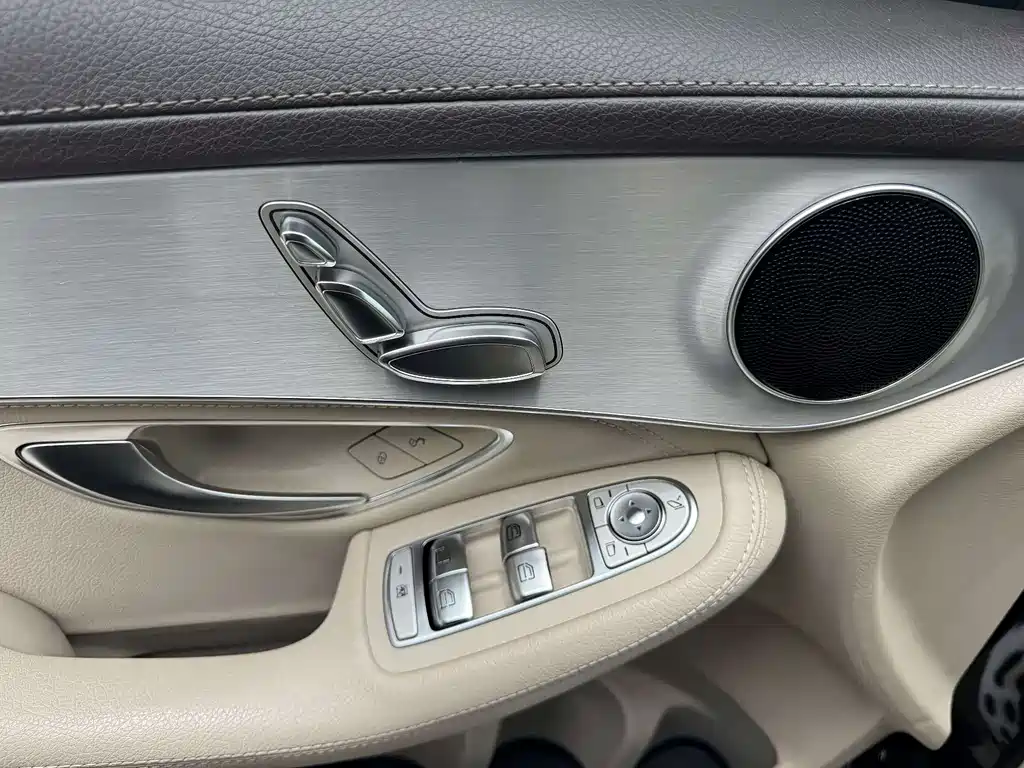Mercedes-Benz GLC 2017 — фото 11