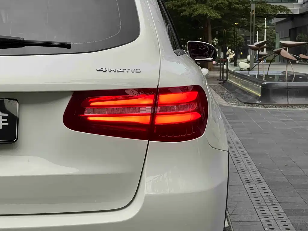 Mercedes-Benz GLC 2017 — фото 35