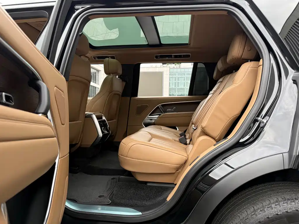 Land Rover Range Rover 2023 — фото 21