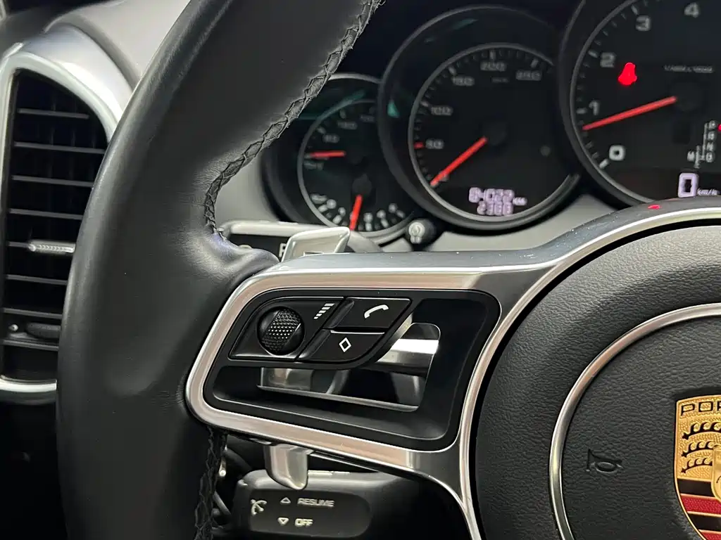 Porsche Cayenne 2018 — фото 35