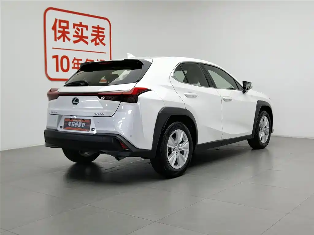 Lexus UX 2021
