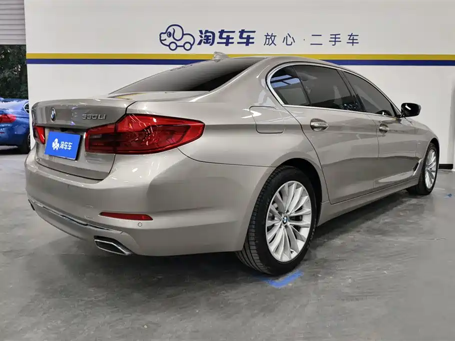 BMW 5 Series 2018 — фото 3
