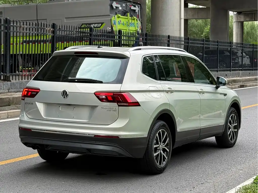 Volkswagen Tiguan L 2017 — фото 22