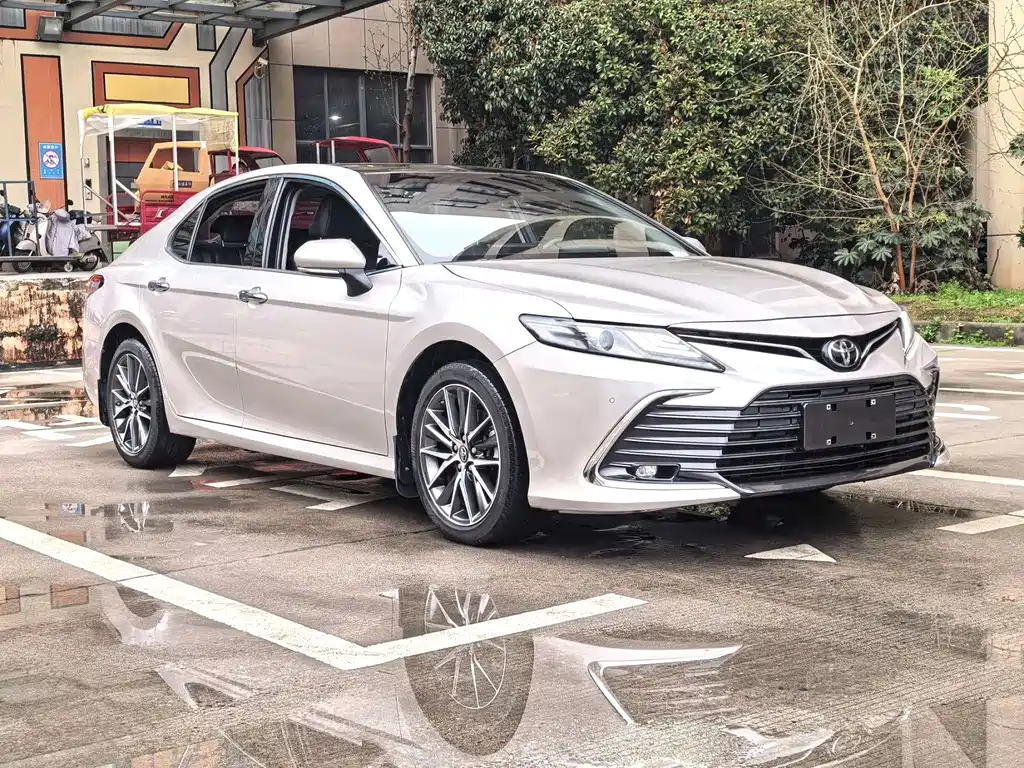 Toyota Camry 2023 — фото 3