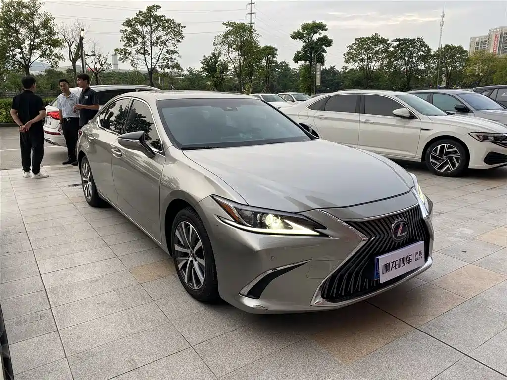 Lexus ES 2020 — фото 3