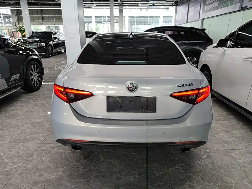 Alfa Romeo Giulia 2021 — фото 6