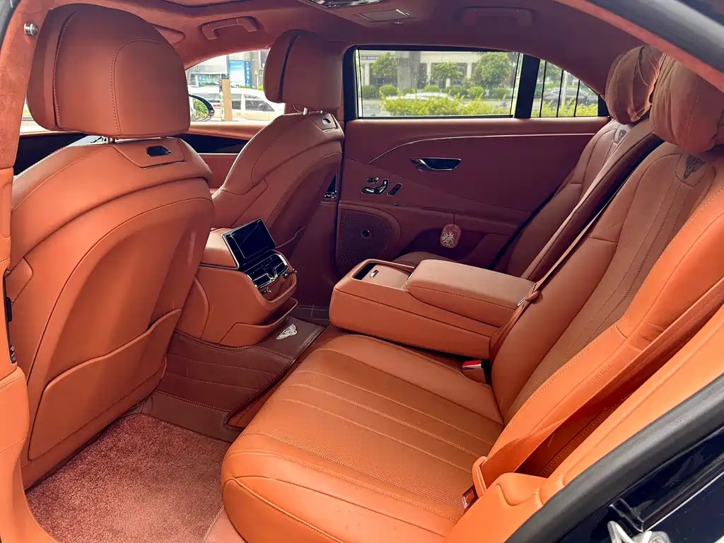 Bentley Flying Spur 2021 — фото 13