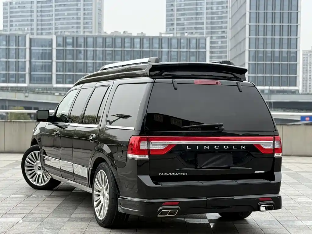 Lincoln Navigator 2017 — фото 12