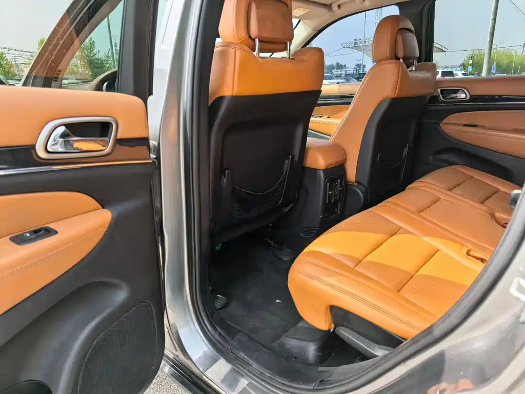 Jeep Grand Cherokee 2013 — фото 9