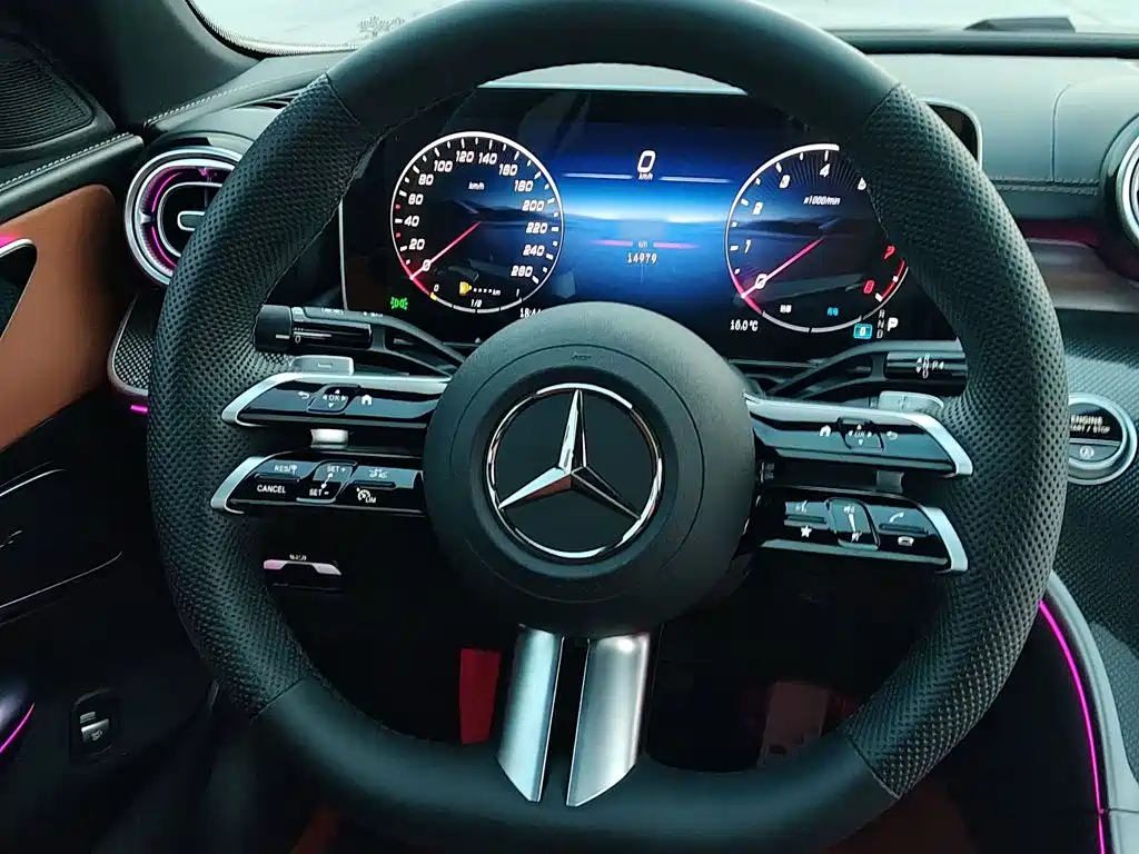 Mercedes-Benz C-Class 2025 — фото 15