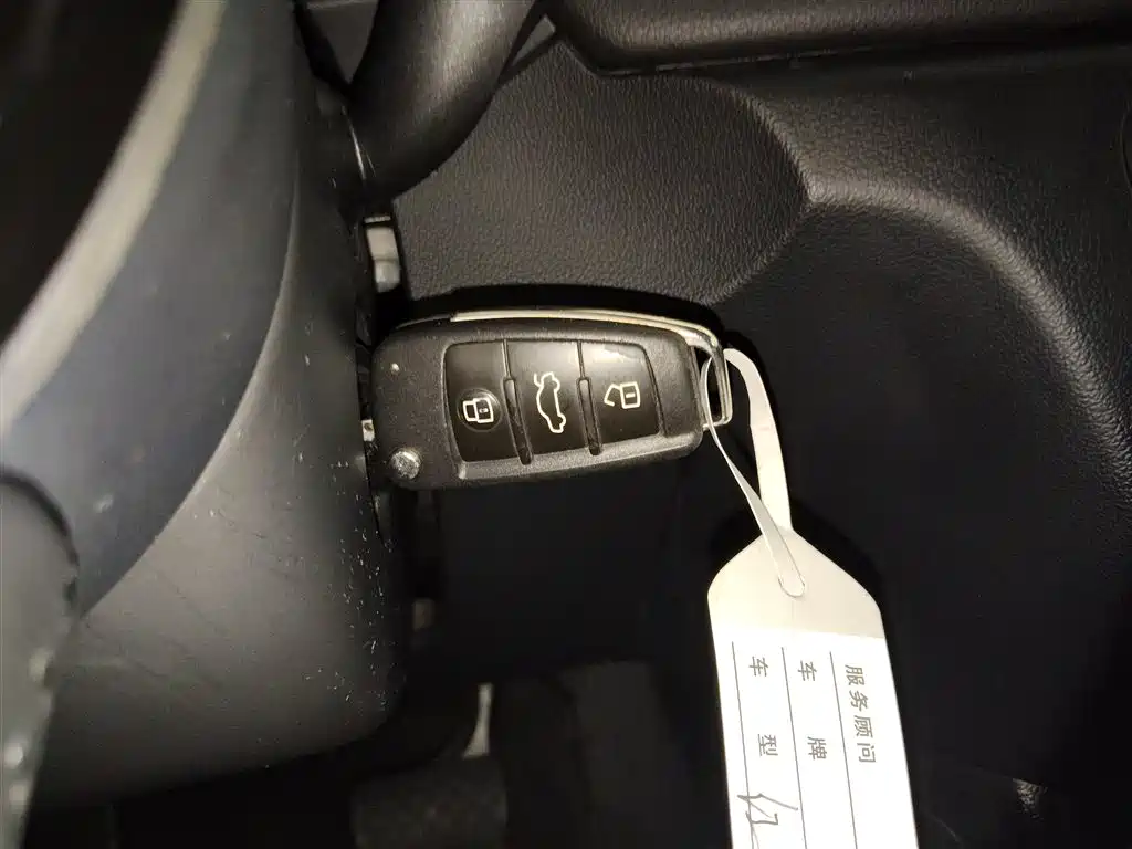 Audi Q3 2017 — фото 11