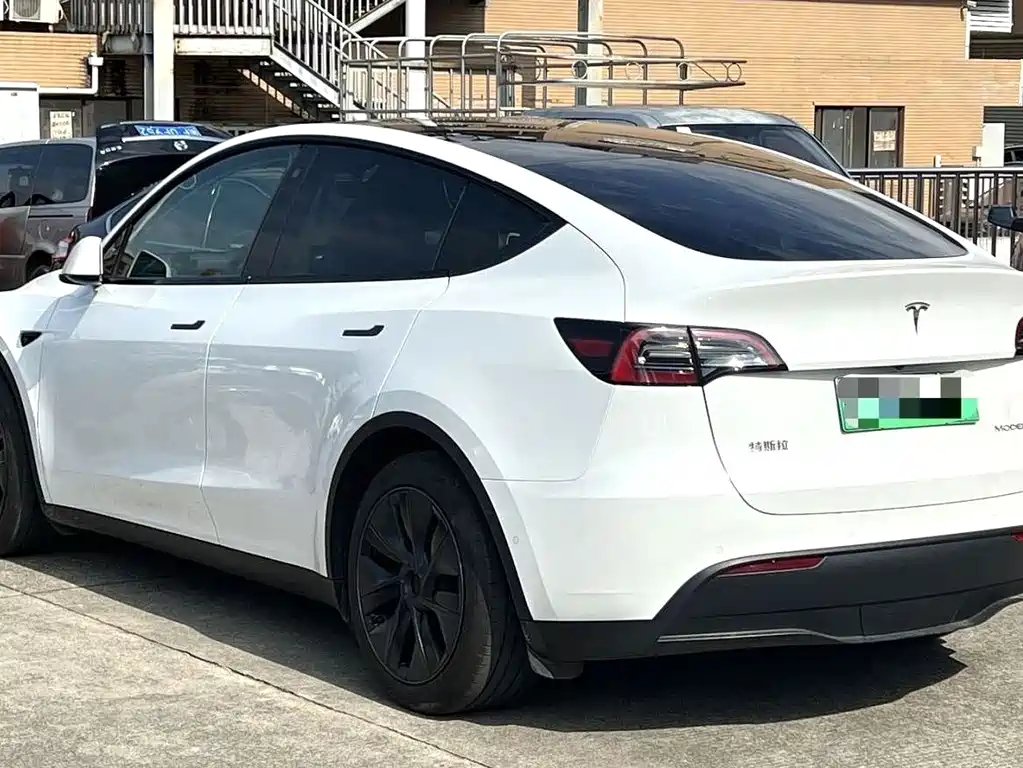 Tesla Model Y 2024 — фото 7