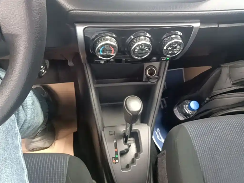 Toyota Yaris L 2017 — фото 14