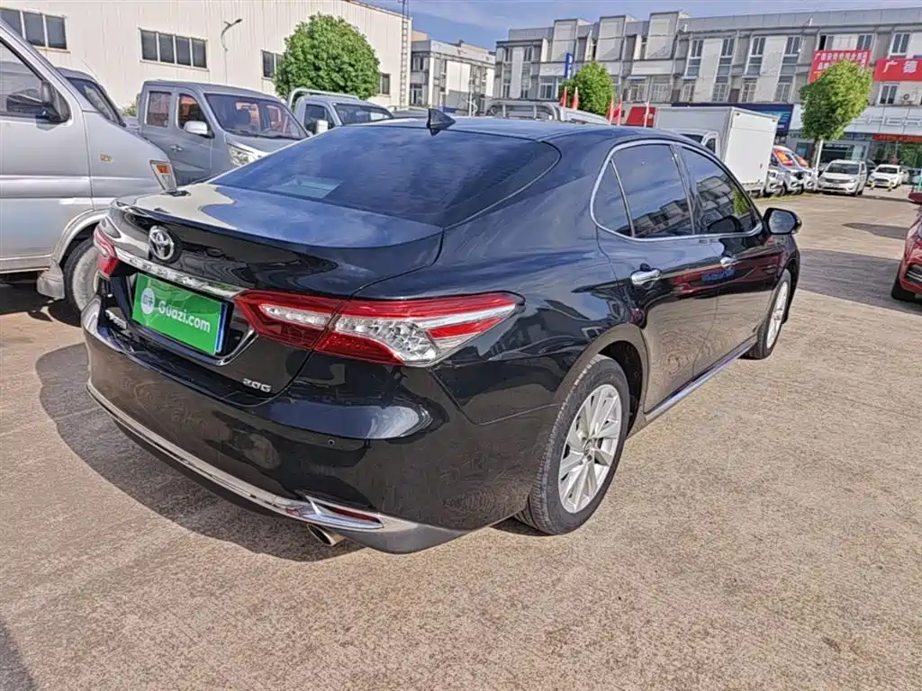 Toyota Camry 2023 — фото 7