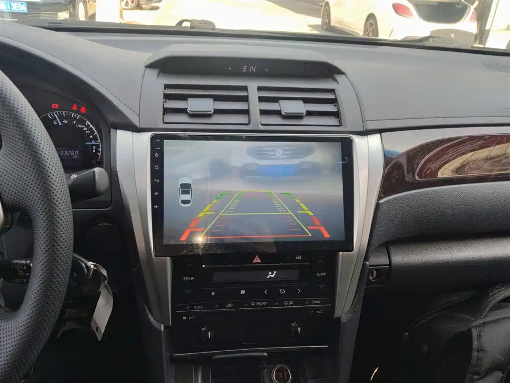 Toyota Camry 2015 — фото 13