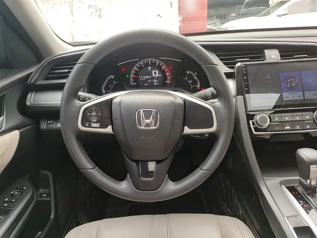 Honda Civic 2018 — фото 11