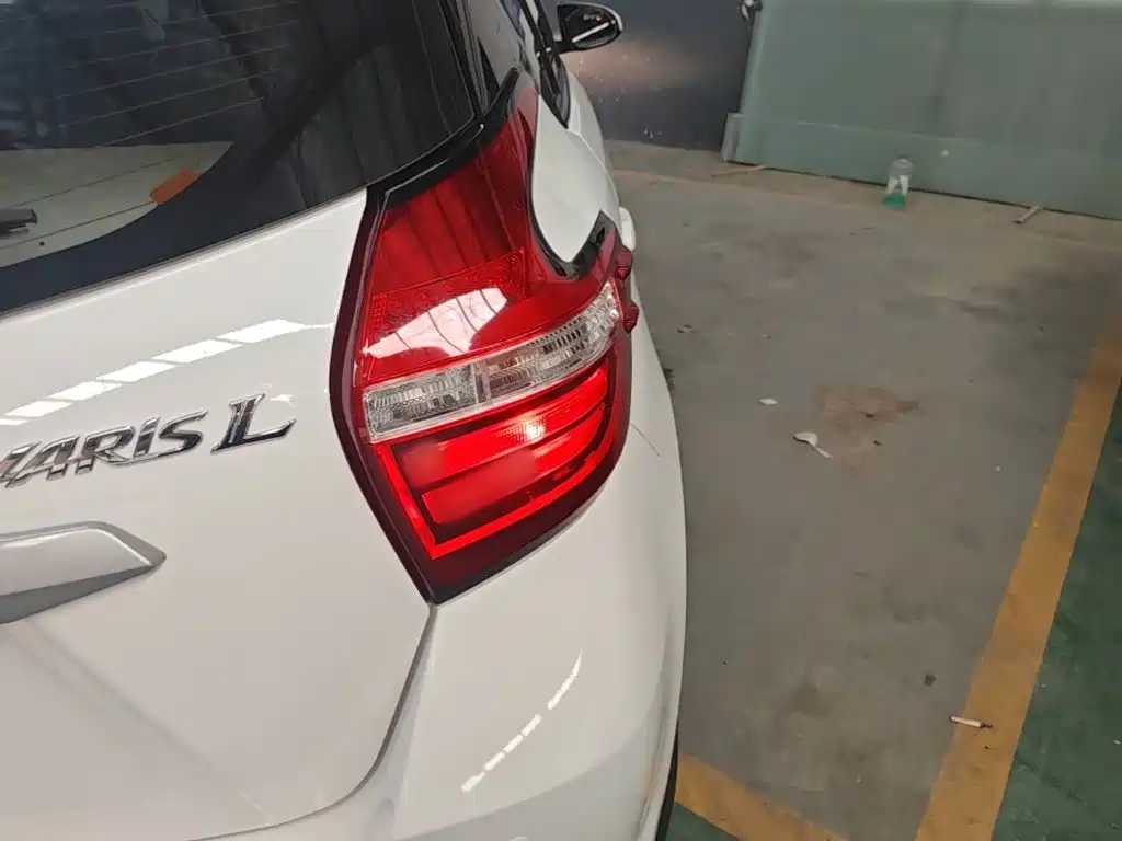 Toyota Yaris L 2017 — фото 8