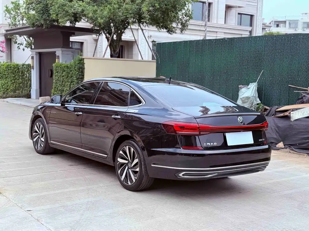 Volkswagen Passat 2022 — фото 10