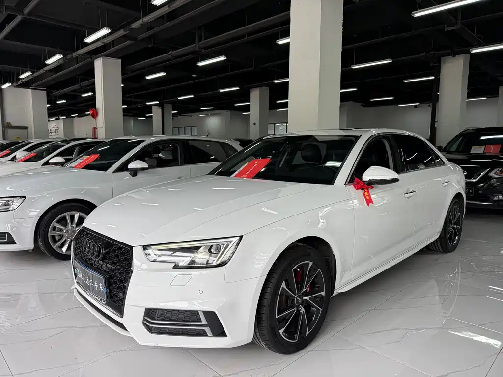 Audi A4L 2018 — фото 1
