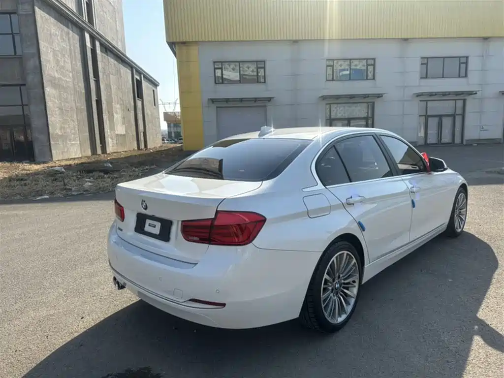 BMW 3 Series 2019 — фото 10