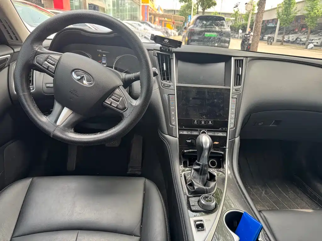 Infiniti Q50 2015 — фото 10