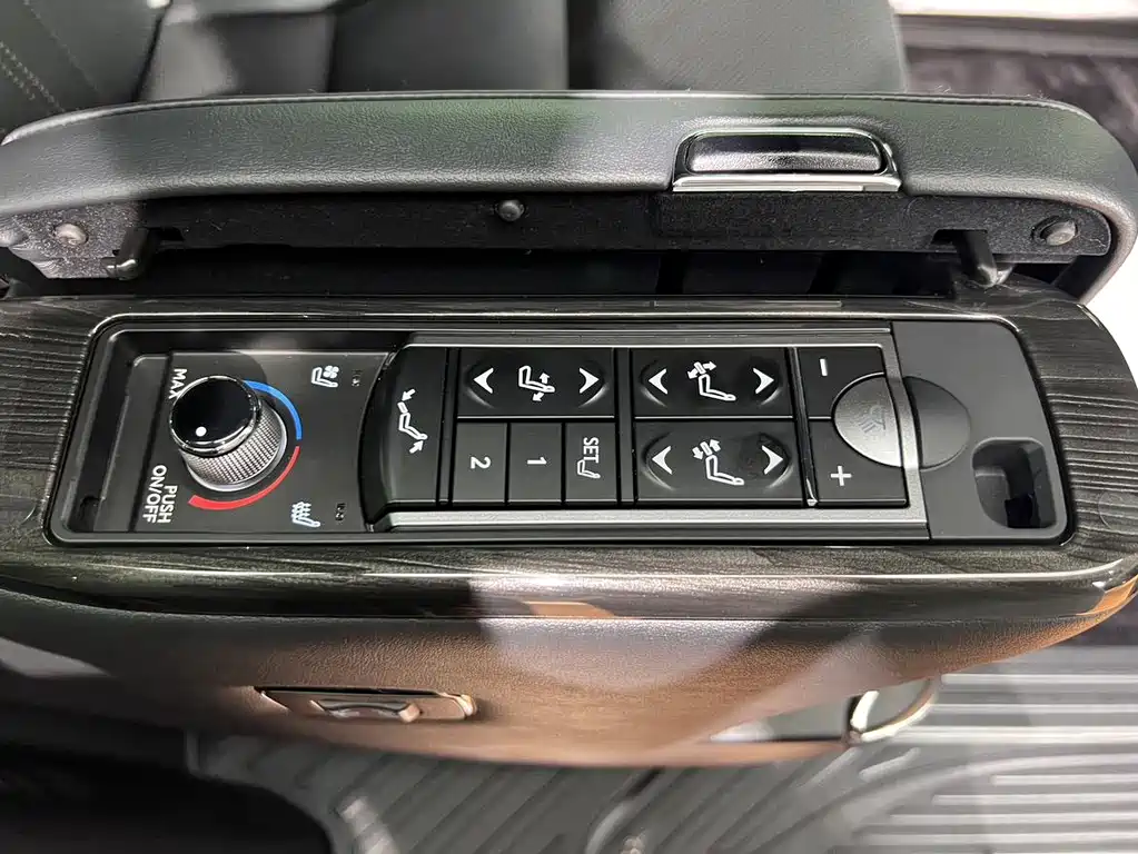 Lexus LM 2023 — фото 11