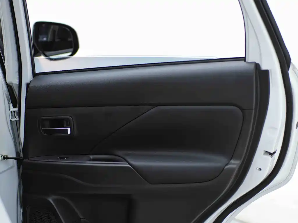 Mitsubishi Outlander 2022 — фото 10