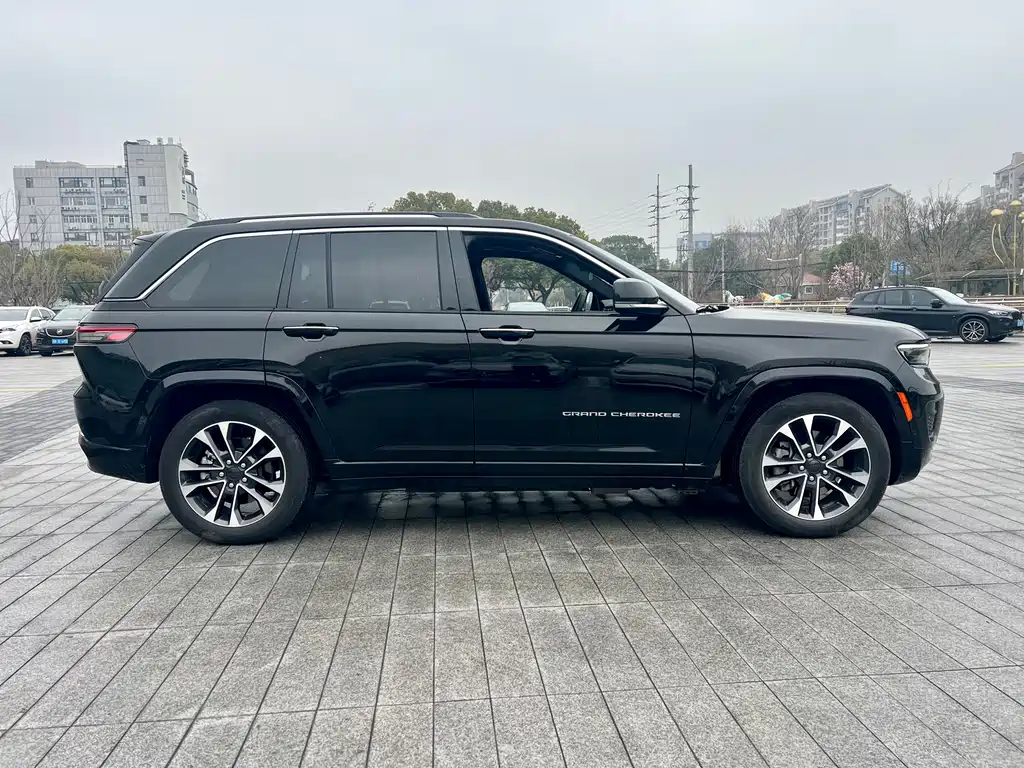 Jeep Grand Cherokee 4xe 2025 — фото 6
