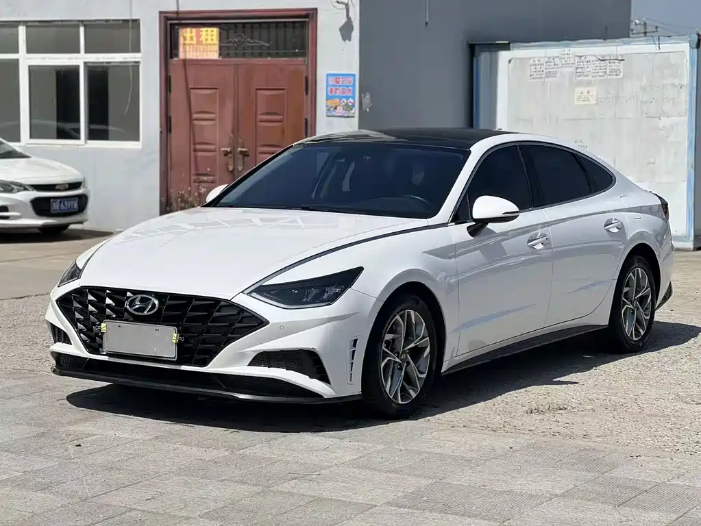 Hyundai Sonata 2022 — фото 1