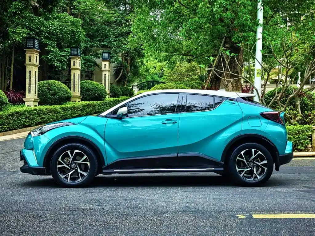 Toyota C-HR 2018 — фото 4