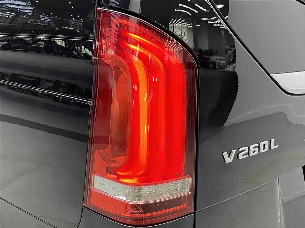 Mercedes-Benz V-Class 2024 — фото 12