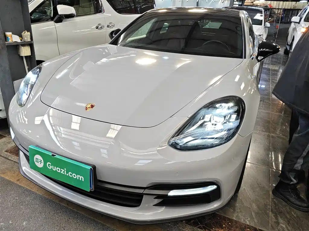 Porsche Panamera 2019 — фото 1