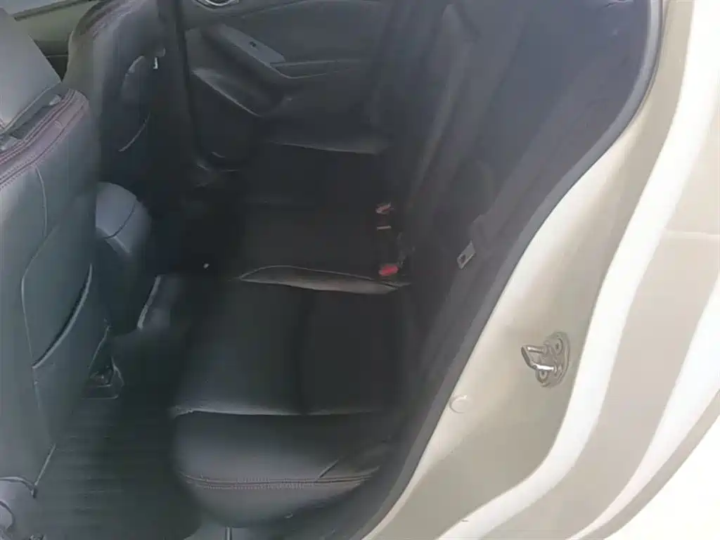 Mazda 3 Axela 2016 — фото 17