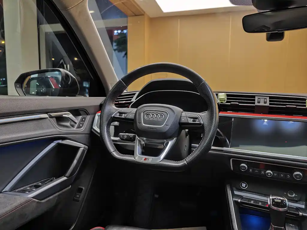 Audi Q3 Sportback 2021 — фото 15