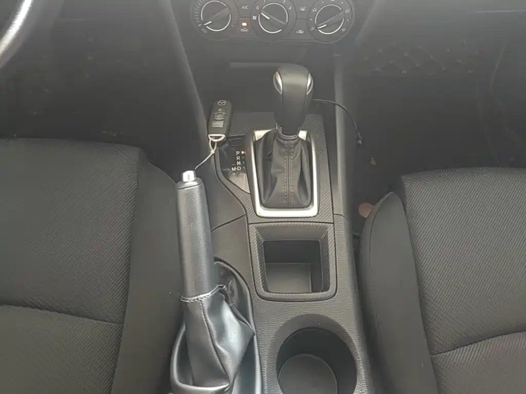 Mazda 3 Axela 2018 — фото 14