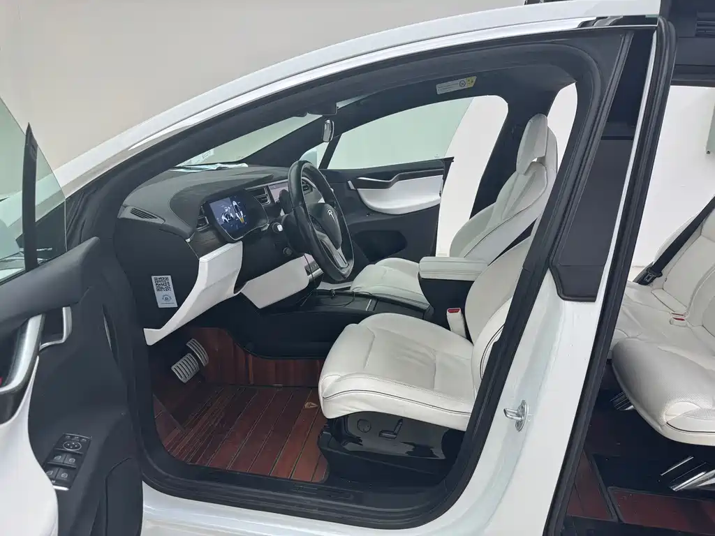 Tesla Model X 2016 — фото 9