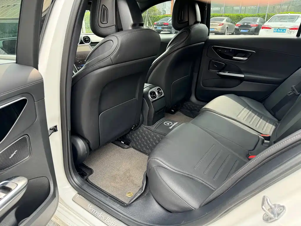 Mercedes-Benz C-Class 2023 — фото 10