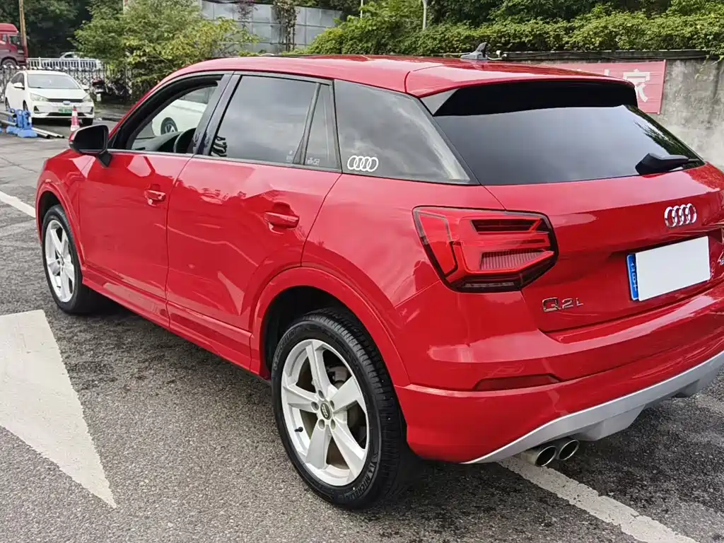 Audi Q2L 2019