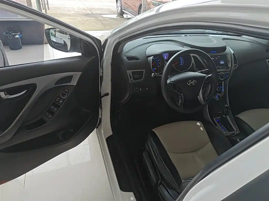 Hyundai Elantra Langdong 2016 — фото 16