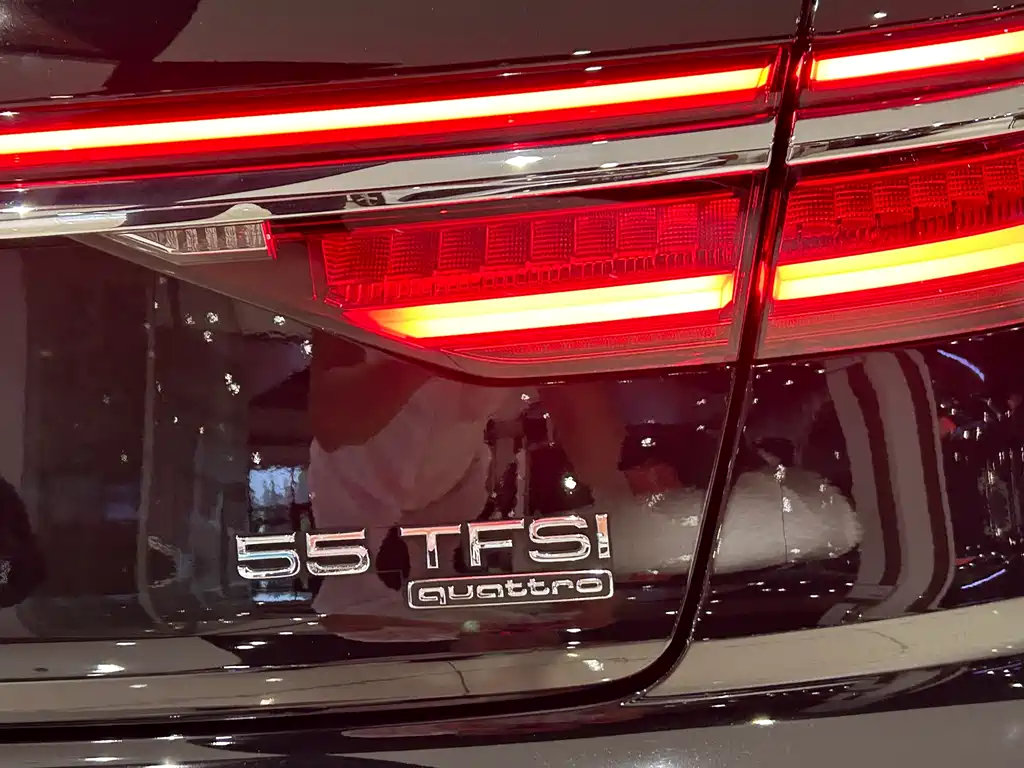 Audi A8 2021 — фото 32