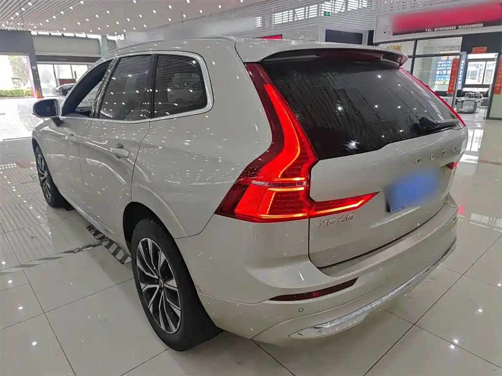 Volvo XC60 2023 — фото 5