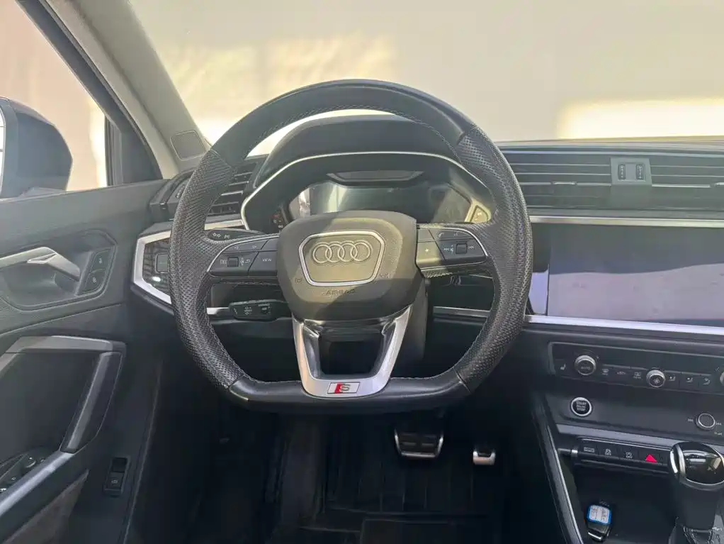 Audi Q3 Sportback 2023 — фото 15