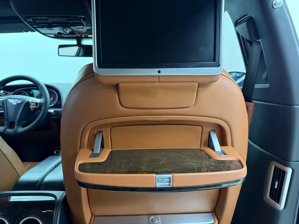 Bentley Flying Spur 2015 — фото 17