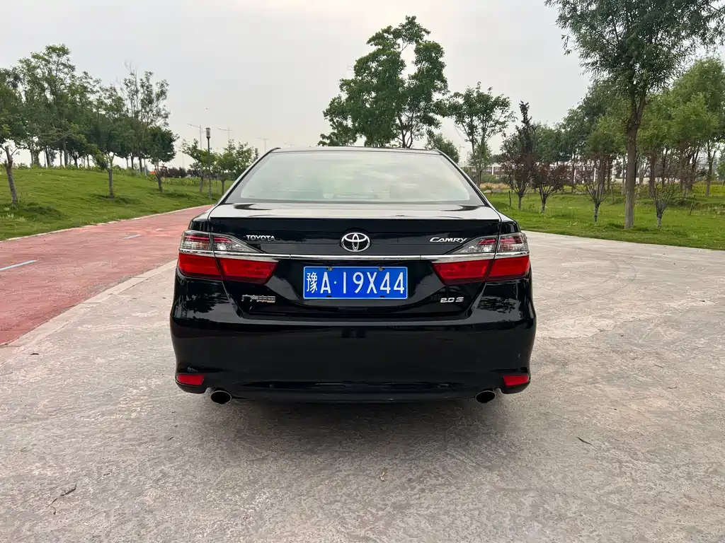 Toyota Camry 2015 — фото 4