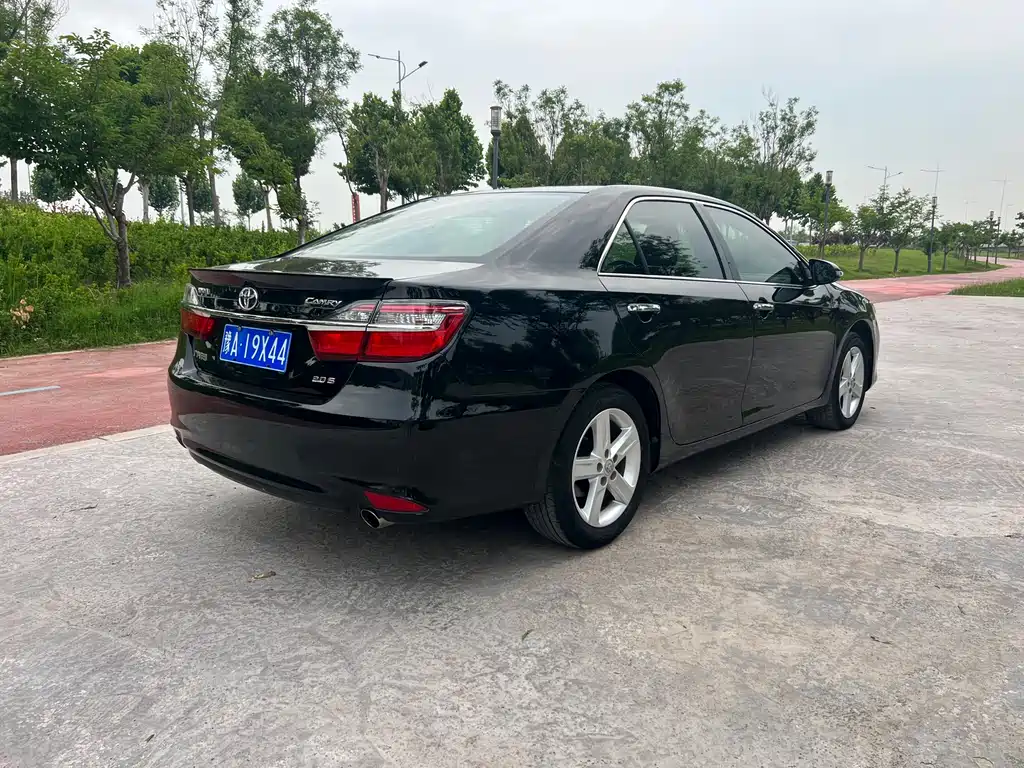 Toyota Camry 2015 — фото 5