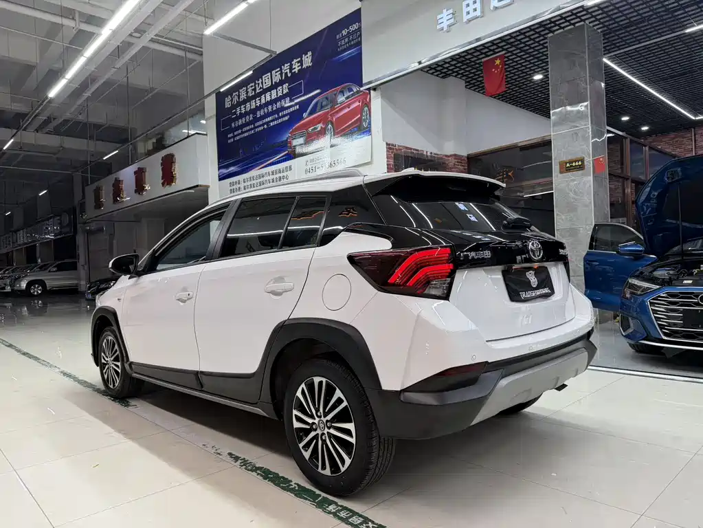 Toyota Yaris L 2022 — фото 4