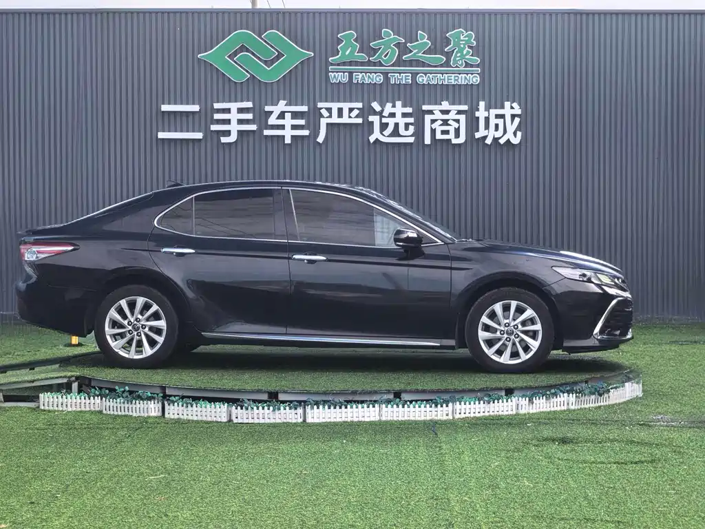 Toyota Camry 2023 — фото 7