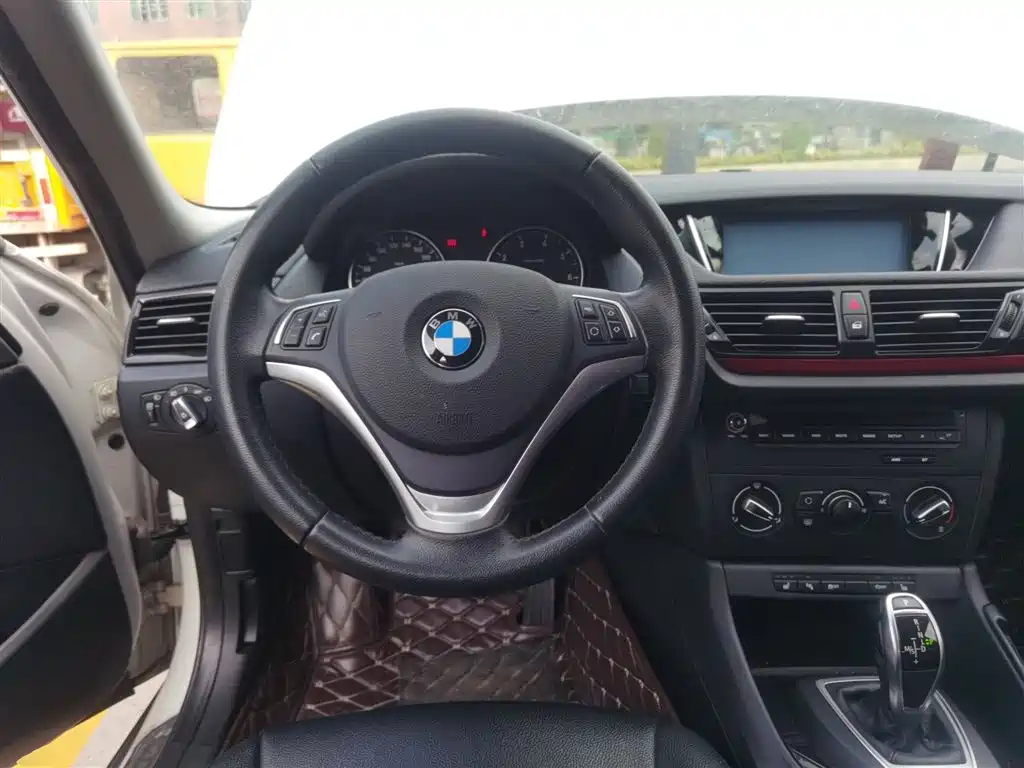 BMW X1 2016 — фото 11